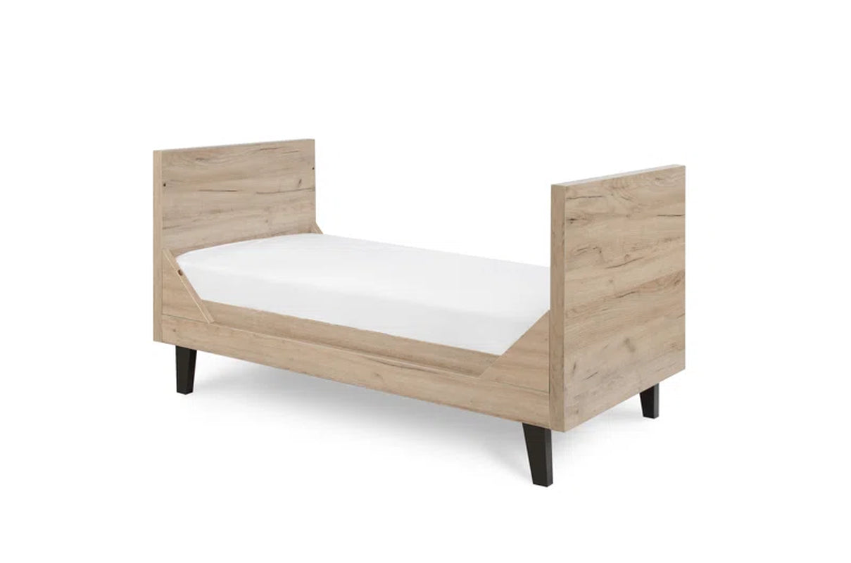 Como Convertible Cot Bed. Available in Two Finishes. 